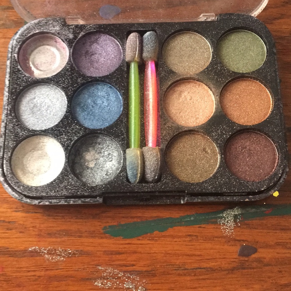 Eyeshadow - Picture 2 of 2